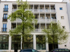 Znany budynek w Śródmieściu został zabytkiem. Wyróźniają go szerokie schody, ażurowe balustrady i wysokie witryny