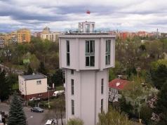 "Zamieszkanie": Kupiła wieżę ciśnień i przerobiła ją na dom
