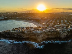 Mężczyzna, który zatrzymał jednego ze strzelców z Bondi Beach, został oskarżony o napaść