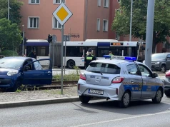 Utrudnienia po zderzenie autobusu z samochodem osobowym w Szczecinie