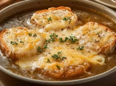 Przed laty taką zupę jedli tylko ubodzy. Dziś turyści aż piszczą na jej widok w restauracjach