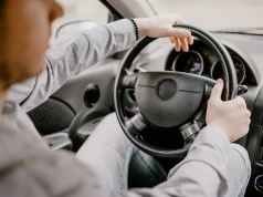 Kierowcy często bagatelizują ten dźwięk po wymianie oleju. To może skończyć się zatarciem