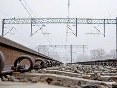 Pomorze. Drzewo na torach, bez pociągów pomiędzy Słupskiem a Ustką