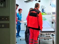 W karetce mogą samodzielnie ratować pacjentów, na SOR już nie. Ratownicy medyczni chcą zmian