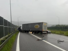 Wypadek z udziałem samochodu ciężarowego na obwodnicy. Kierowca w szpitalu