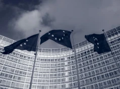 Apple kontra UE: kto naprawdę odpowiada za brak Siri AI w Europie?