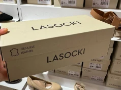 Wygodne, skórzane sandałki dla szerokich stóp są teraz za 73,90 zł - to Lasocki w CCC