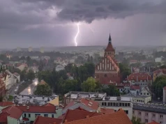 Żółty alert IMGW dla Warmii i Mazur. Możliwe burze z gradem i silnym wiatrem