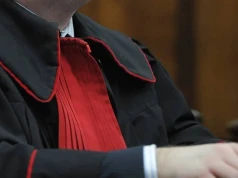 Urzędniczka nielegalnie przeglądała dane posła, sprawę... umorzono. Lewandowski: Państwo nie funkcjonuje