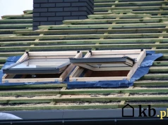Dekarze zwracają uwagę na ten szczegół. Bez niego okno dachowe nie będzie szczelne