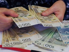 Dwie emerytury w jednym miesiącu. ZUS wyjaśnia, kto dostanie dodatkową wypłatę w lipcu