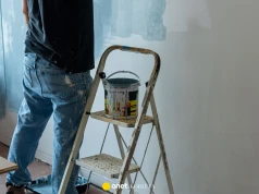 Ten kolor ścian obniży temperaturę w mieszkaniu. Projektant zdradza trik