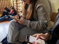 Smartfony w podstawówkach i przedszkolach. Posłowie zdecydowali