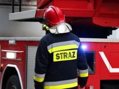Płonie dach zabytkowego pałacu w Wietrznie, niedaleko Koszalina