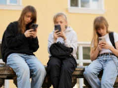 Rzadko spotykana zgodność w sprawie szkół i przedszkoli bez telefonów. Prawie cały Sejm za przyjęciem nowelizacji ustawy – Prawo oświatowe!