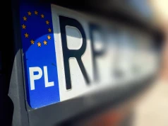 Widzisz literę "H" na rejestracji? To nie jest zwykły kierowca