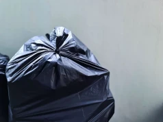 Emeryci mogą nie płacić za śmieci. Wielu nie wie o tej uldze