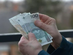 Gotówka czy przelew? Ważne zasady przy sprzedaży maszyn rolniczych