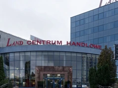 Po 27 latach znika centrum handlowe przy metrze. Warszawa traci ikonę lat 90.