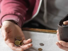 Przybywa osób zagrożonych ubóstwem. Ten wskaźnik rośnie trzeci rok z rzędu