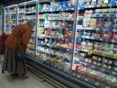 Polacy mogą przepłacać ponad 150 zł na jednym koszyku. Nowy raport porównał ceny w sklepach