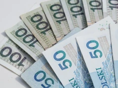 Zasiłek dla samotnej matki 2026. Te kwoty i zasady mogą zaskoczyć wielu rodziców