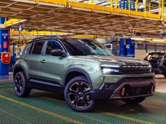 Tyski Jeep Avenger przechodzi lifting. Producent dorzuca matrycowe LED-y i potężnie ścina cenę