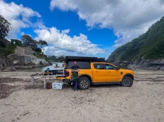 Ford wrzucił 7 kW na pakę hybrydowego pick-upa. Ranger PHEV stał się mobilną restauracją