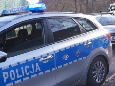 Śmigłowiec LPR na wiślance. Trzy osoby trafiły do szpitala po zderzeniu aut w Ochabach