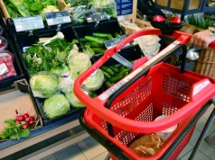 Ceny żywności rosną wolniej, eksperci ostrzegają. Efekt może przyjść z opóźnieniem
