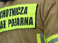 Strażacy usuwali z dróg połamane drzewa