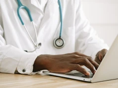 AI zamiast papierologii. NHS inwestuje 10 mld funtów w cyfrową transformację