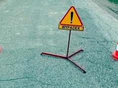 Seat uderzył w drzewo pod Glinojeckiem. Pijany kierowca trafił do szpitala