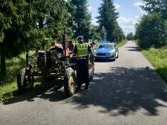 Pijany 57-latek uciekał przed policją… ciągnikiem. Lista jego przewinień była długa