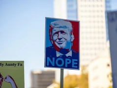 Trump przegrywa walkę z wiatrakami i wycofuje się rakiem