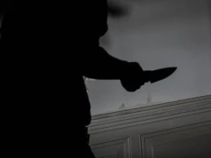 Krzyczał „Allahu Akbar” i zaatakował nożem. Dwie osoby ranne