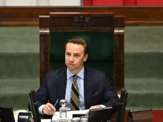 "Kaczyński nie będzie ułatwiał". Bosak: Morawiecki potrzebuje być wyrzuconym z PiS