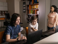 Brytyjscy nauczyciele: uczniowie tracą umiejętność krytycznego myślenia przez AI