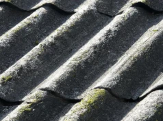 Samodzielnie nie zdejmiesz eternitu z dachu. Projekt zaostrza zasady