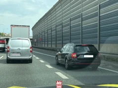 Kierowcy nie używają kierunkowskazów. Wystarczyłoby ruszyć ręką, a korki od razu by zmalały