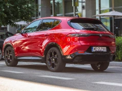 Testujemy Alfę Romeo Tonale 1.5 Hybrid 175 KM. Czerwona przyciąga spojrzenia