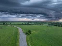 IMGW i RCB ostrzegają: burze z gradem i upał do 38°C w większości kraju