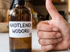 Nadtlenek wodoru może wyczyścić każdą część kuchni. Jak zrobić to dobrze?