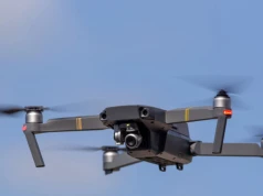 Nietypowa misja dronów. Do rolników inaczej dotrzeć się nie dało