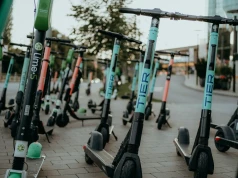 Odosobnione strefy i blokada prędkości. Nowe prawo zrewolucjonizuje korzystanie z e-hulajnóg