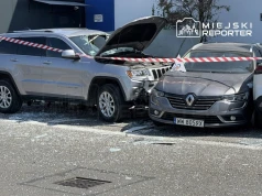 Jeep wjechał w wiatę, wózki sklepowe i trzy auta. Kierowca trafił do szpitala