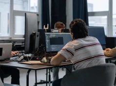 Umowa IT bez kosztownych pułapek – na co zwrócić uwagę przed rozpoczęciem projektu technologicznego?