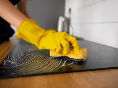 Wylewam to na zimną indukcję. Po chwili wygląda jak lustro