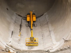 Gigantyczna maszyna schodzi pod Łódź. Przeciśnie się pod miastem