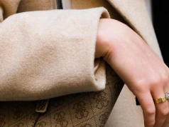Wyglądają jak torebki Michael Kors, ale kosztują ułamek ceny. Te modele są teraz na topie